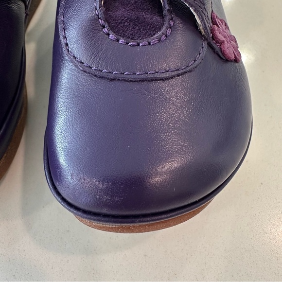 Clarks - Toddler Purple Shoe in Genuine Leather and Velcro Closure Flowers - 7W - Picture 8 of 10